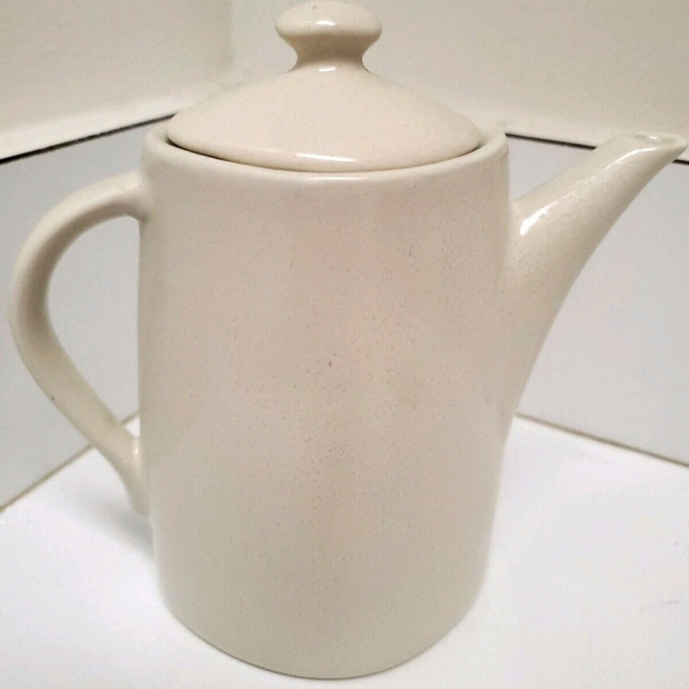 Vintage Shonfeld's China Ivory 12 Oz Individual Teapot. 6"×3.5"